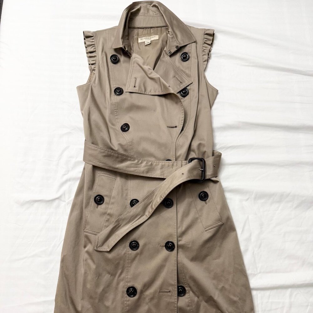Burberry Sleeveless Trench Coat Dress – Size 38 | Rare, Versatile & Elegant